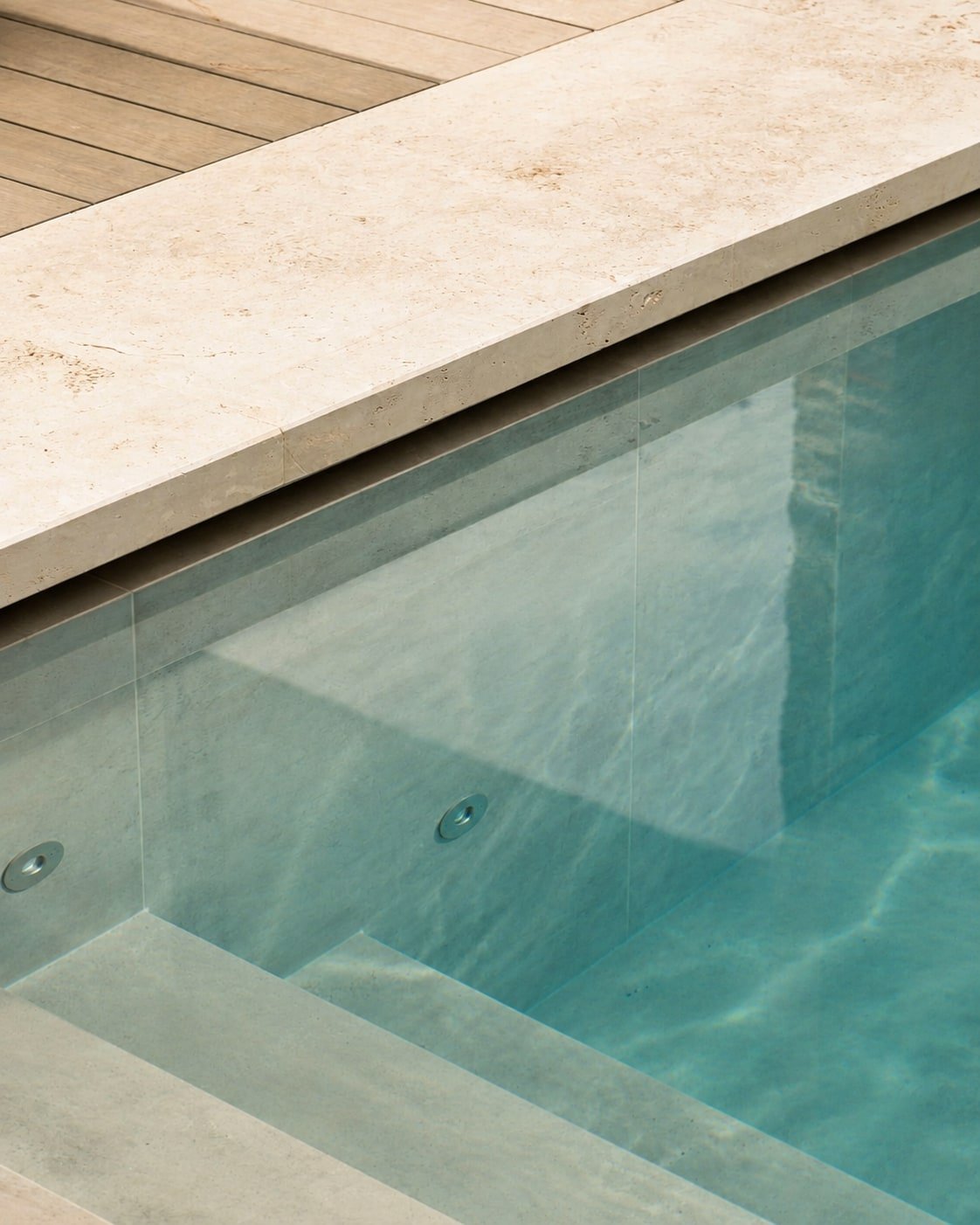 Bordo piscina in travertino